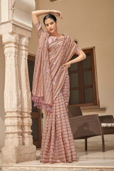 Separate pleats on each side of the pallu