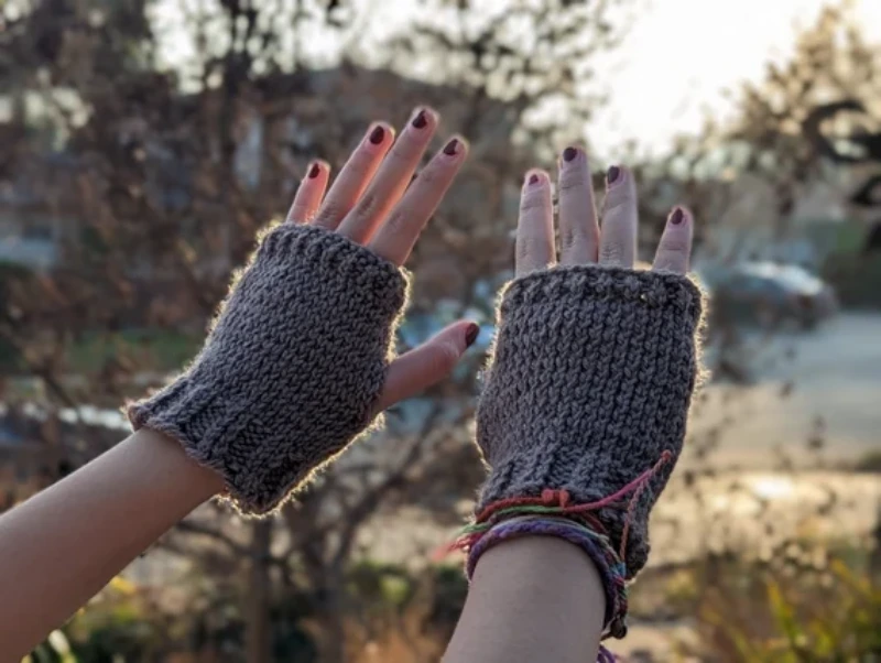  Fingerless gloves