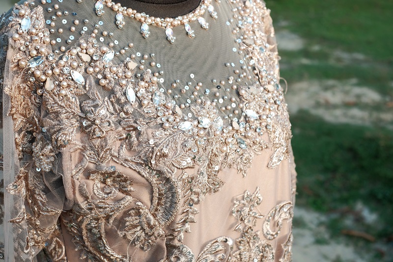 Metallics and Shimmer Metallic tones like silver, gold, and rose gold shine brightly in 2025 bridesmaid fashion